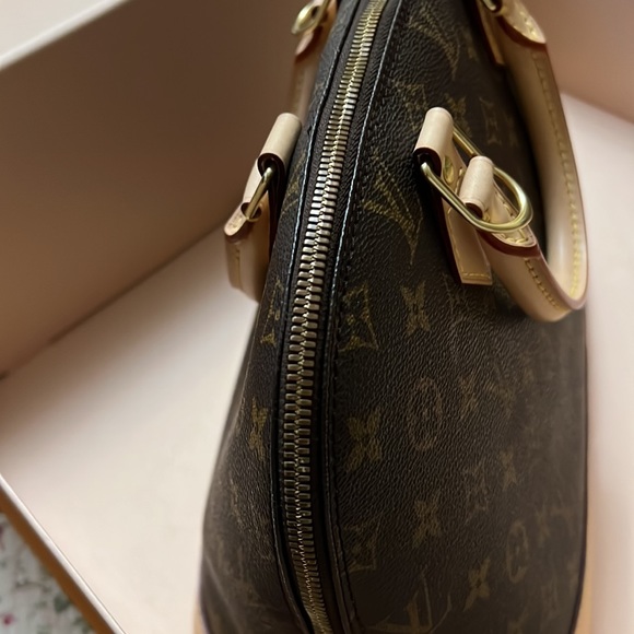 Louis Vuttion ALMA PM - Picture 4 of 10